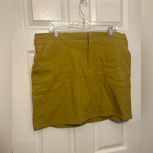 *NWT* Eddie Bauer yellow Horizon skort - Picture 2 of 3